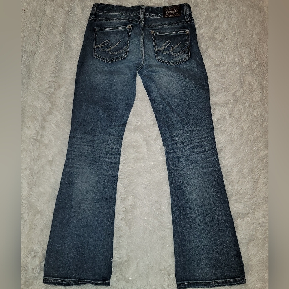 Express Stella low rise boot cut jeans. 4 short. Gently used. comfortable